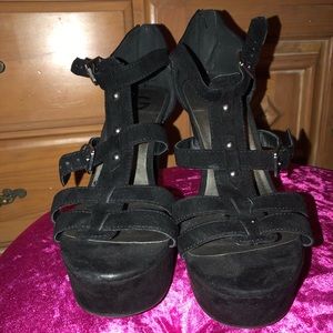 GUESS black wedges